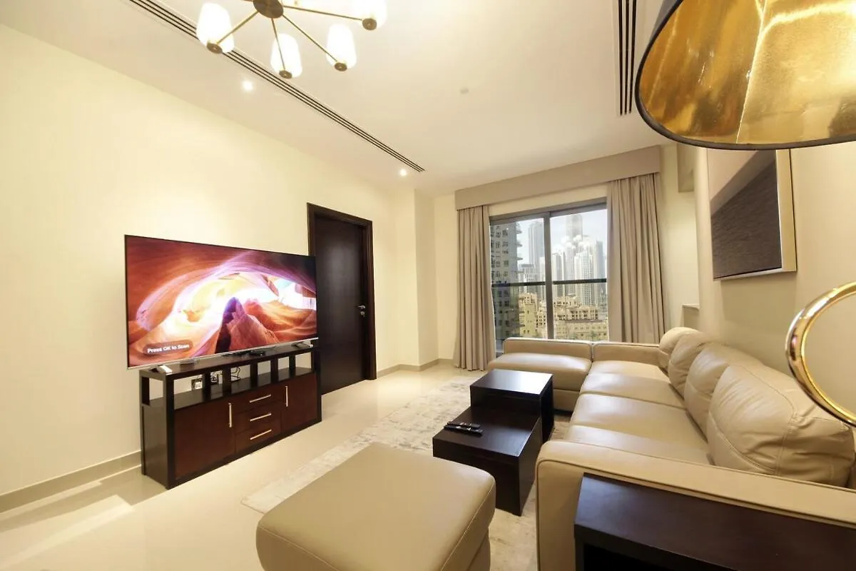 Elegant 2Br With City Views Downtown Dubai Living