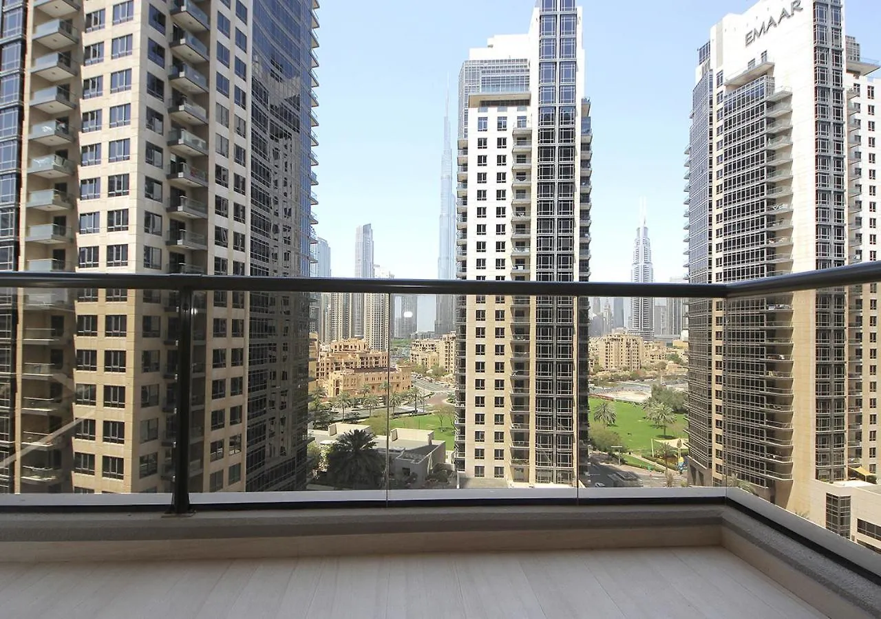 Elegant 2Br With City Views Downtown Dubai Living
