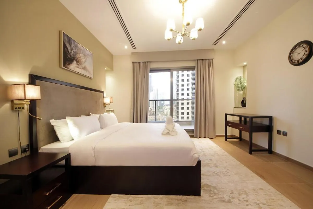 Elegant 2Br With City Views Downtown Dubai Living Lejlighed