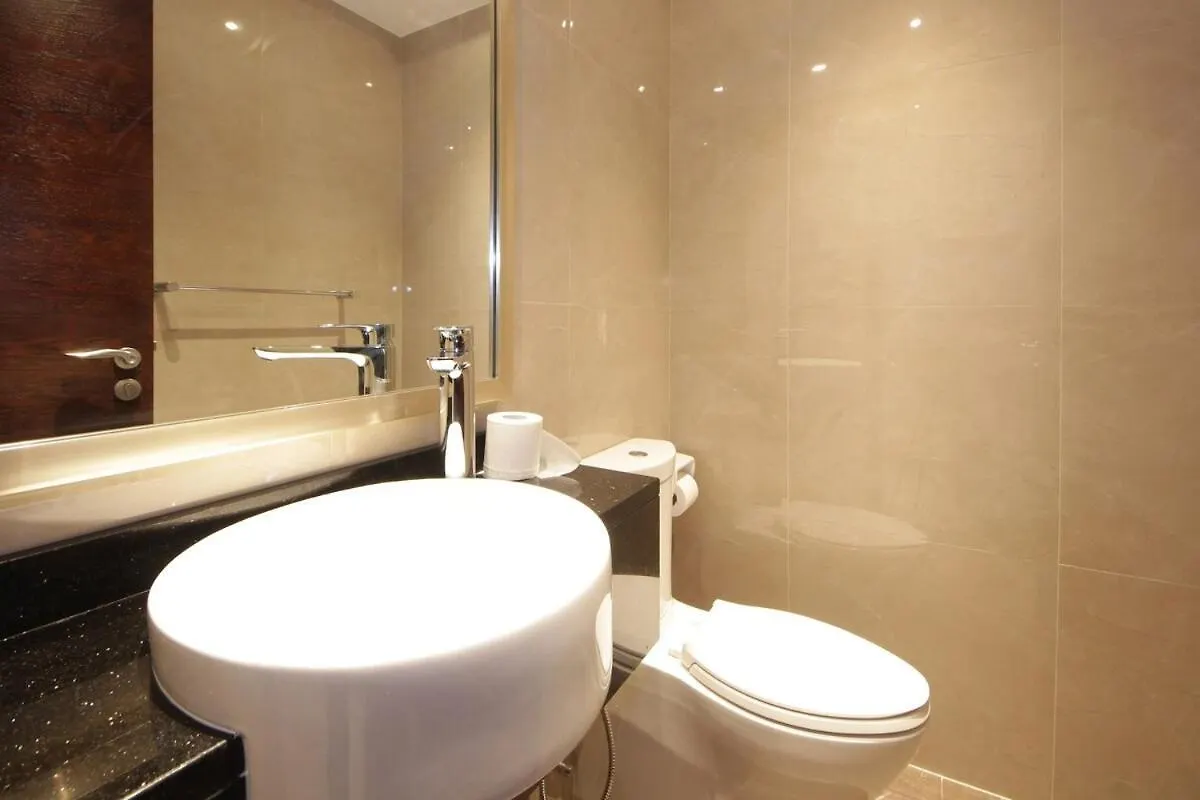 Elegant 2Br With City Views Downtown Dubai Living