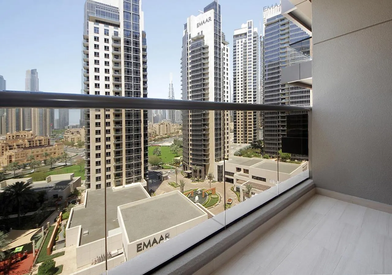 Elegant 2Br With City Views Downtown Dubai Living